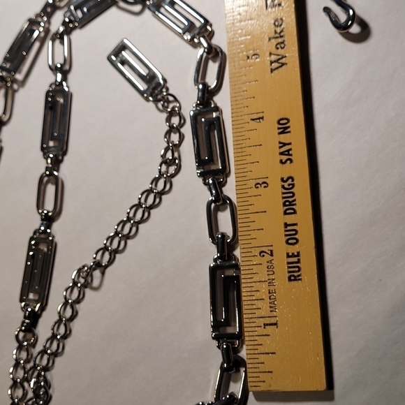 Women's Silvertone Fashion Belt - Picture 4 of 6